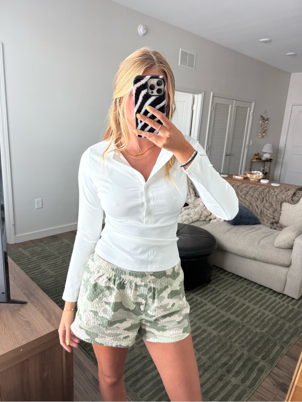 Women’s White Long-Sleeve Henley Top